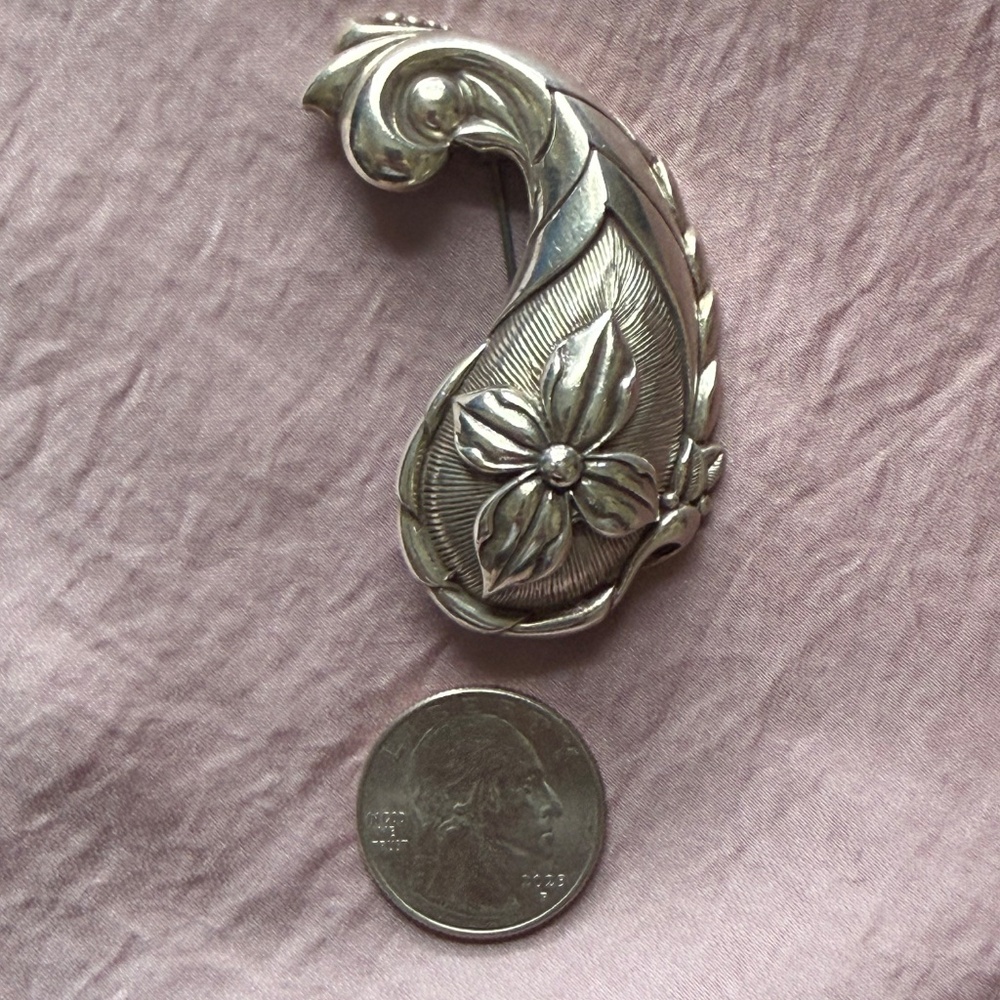 Vintage James Avery, 29 grams of 925 Sterling Silver FLOWER Cornucopia Pin